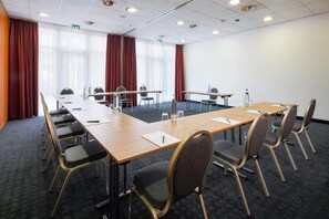 Unclassified image, 2 of 26, button - Sunday Hotel Hannover Superior Room (Hannover)
