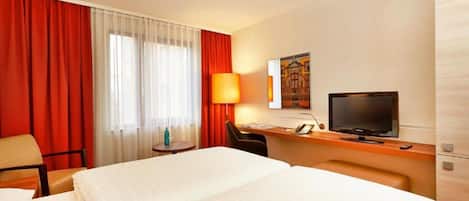 1 bedroom, desk, travel crib, WiFi (free)