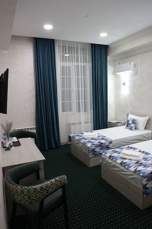 In-room safe, desk, laptop workspace, iron/ironing board (on request) - THE VELLMOND HOTEL (Tashkent)