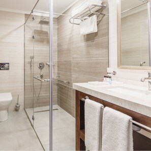 Standard Double Room | Bathroom - THE VELLMOND HOTEL (Tashkent)