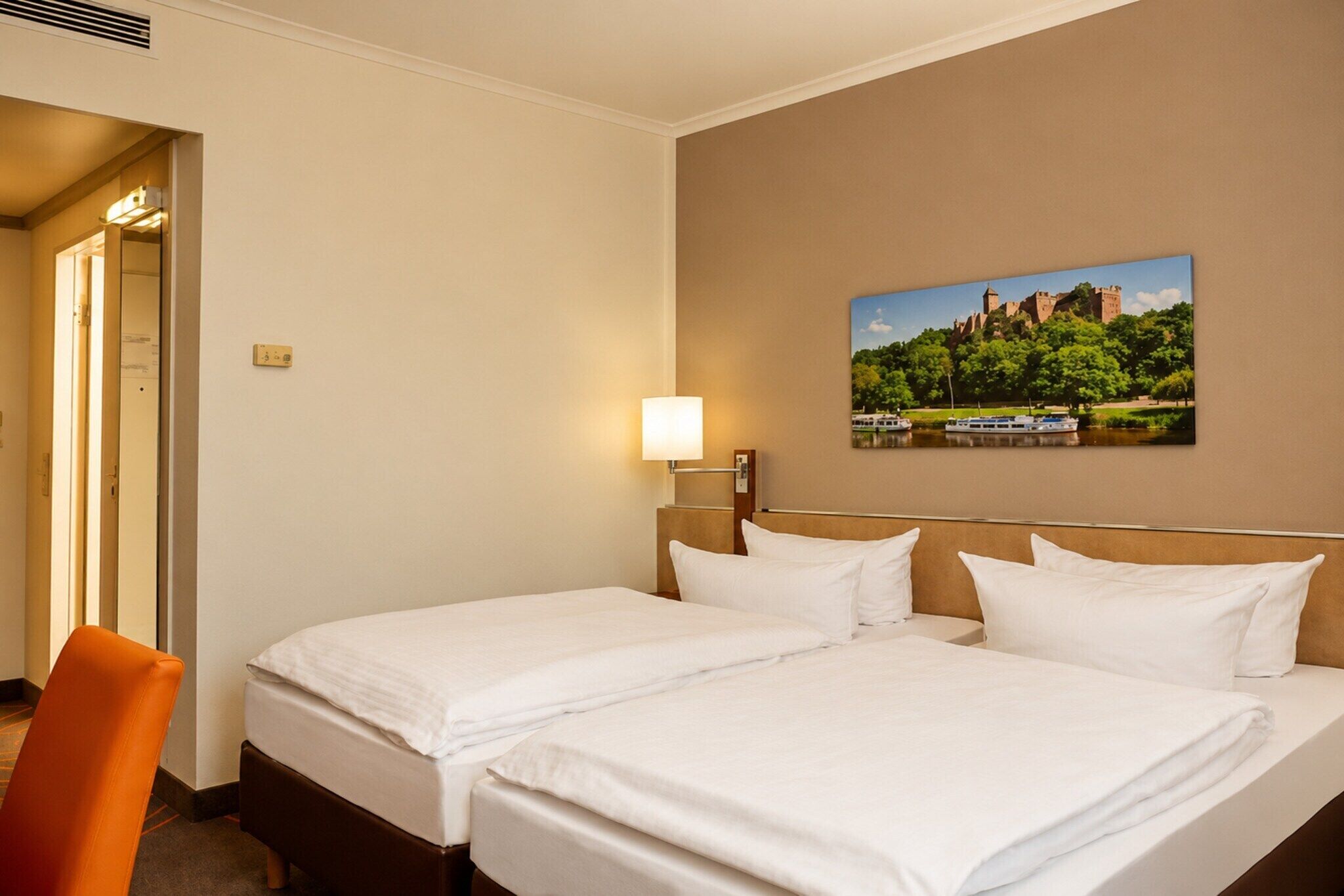 1 bedroom, desk, travel crib, WiFi (free)