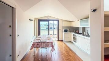 Apartment, Balcony, Sea View | Dining