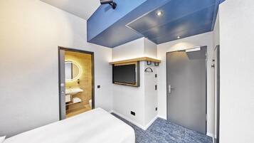 Travel cot, free WiFi, bed sheets