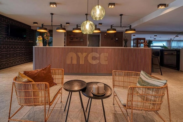 Entrance / Reception