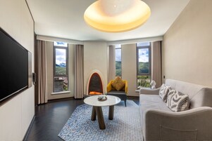 1 Bedroom Suite | Premium bedding, down comforters, desk, laptop workspace