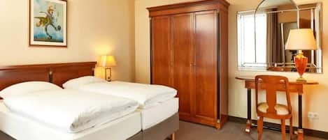 1 bedroom, desk, travel cot, free WiFi
