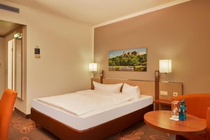 Desk, travel cot, free WiFi, bed sheets - Sunday Hotel Leipzig-Halle Disability Access (Landsberg-Peißen)