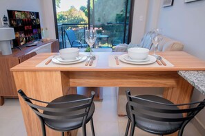 Apartemen, pemandangan kota | Tempat makan