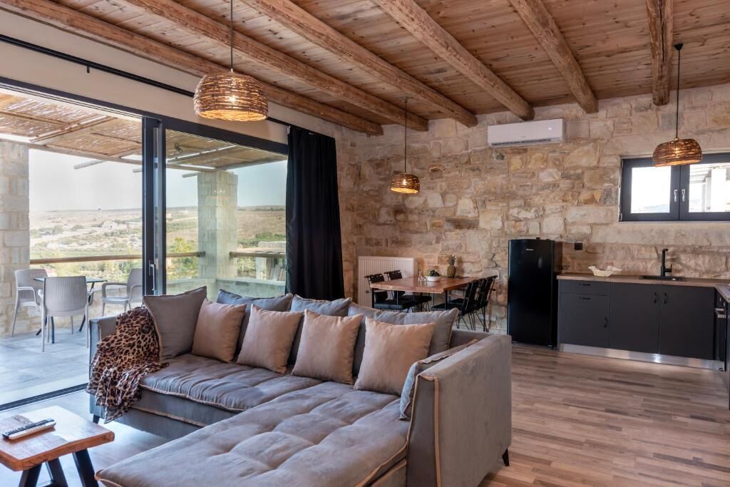 Luxury Villa, Balcony, City View | Living area | Computer monitors