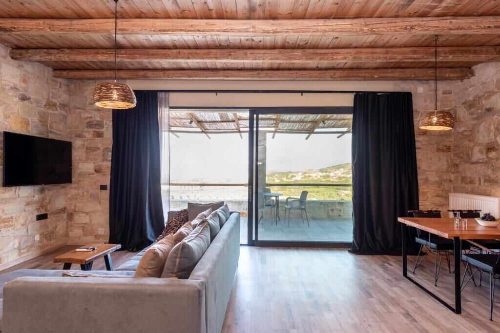 Luxury Villa, Balcony, City View | Living area | Computer monitors