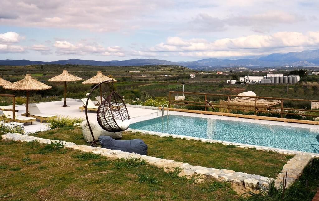 Vila superluxo, sacada, vista para a cidade | Piscina | Piscina externa, funciona das 8h às 18h, barracas de cortesia