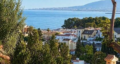 House in Pedregalejo with ocean views, outdoor patio with a BBQ, near the beach