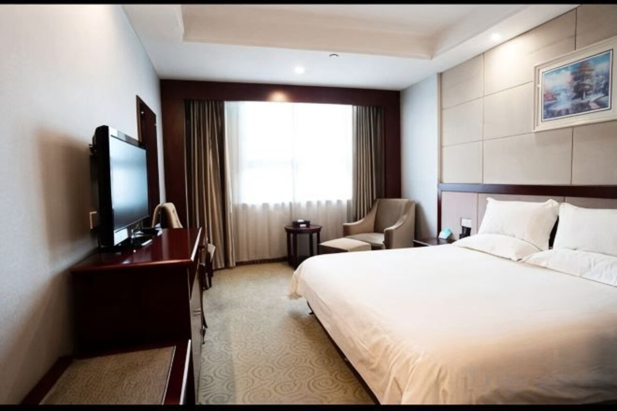 Business Queen Room