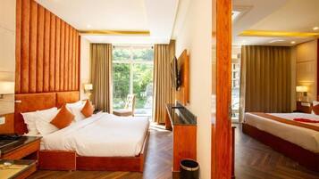 Kamar Keluarga, balkon, pemandangan gunung | Brankas, meja kerja, kedap suara, dan setrika/meja setrika