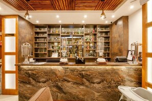 Bar (on property) - Massif Resort & Spa (Manali)