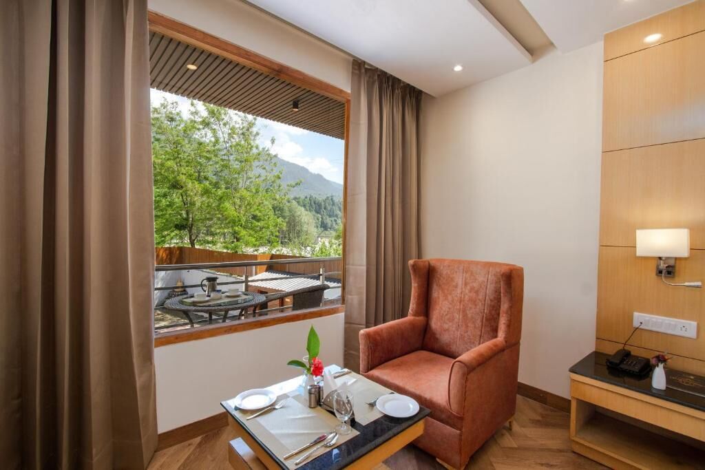Executive Room, Balcony, Mountain View | Interior