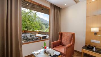 Executive Room, Balcony, Mountain View | Interior