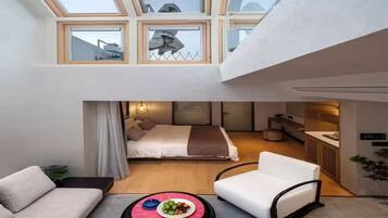 Panoramic Loft, City View | Desk, blackout curtains, soundproofing, free WiFi