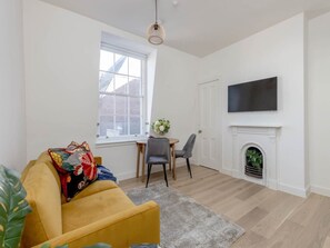 Apartment | Living area - Ultra-Modern Apartment on Castle Street (Edinburgh)