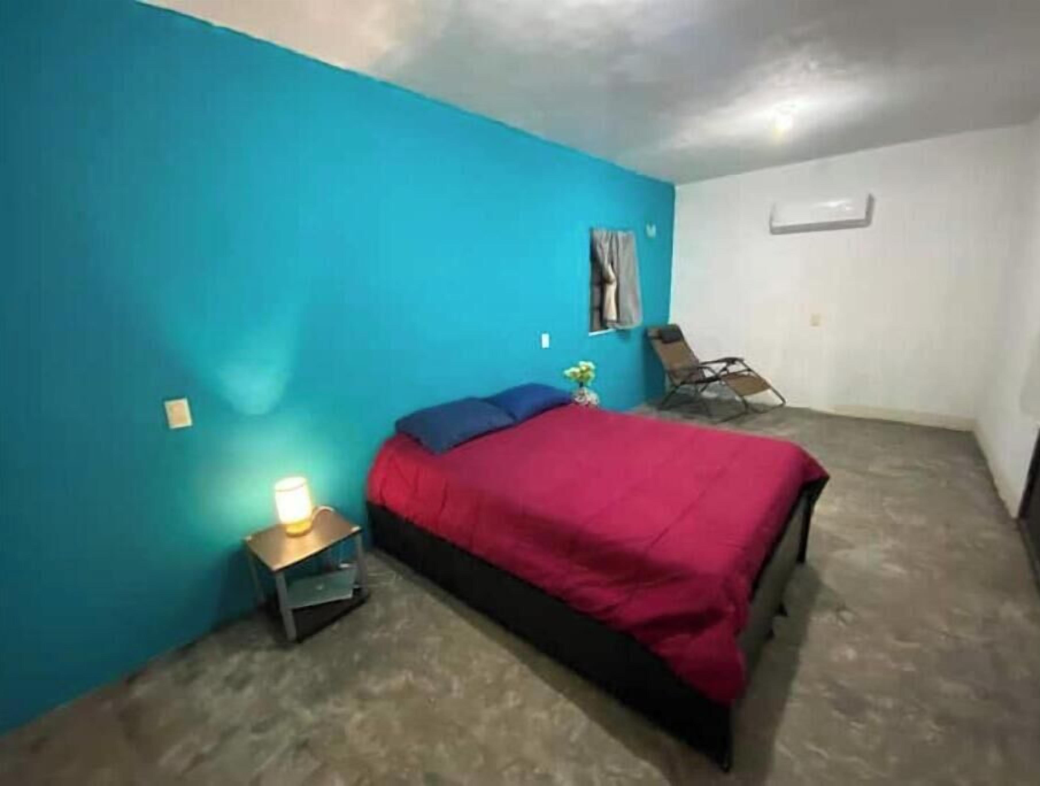 3 bedrooms, iron/ironing board, bed sheets