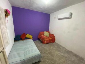 3 bedrooms, iron/ironing board, bed sheets