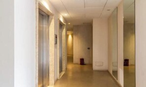 Interior - Metro & Design Studio | Super Clean | Near Downtown (Milano)