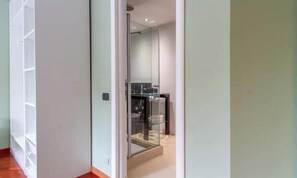 Interior - Metro & Design Studio | Super Clean | Near Downtown (Milano)