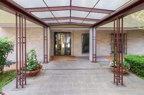 Exterior detail - Metro & Design Studio | Super Clean | Near Downtown (Milano)