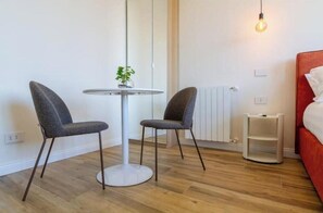 Interior - Design Suite Centrale | Modern comfort just a stone's throw from Central Station (Milano)