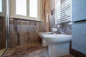 Bathroom - Design Suite Centrale | Modern comfort just a stone's throw from Central Station (Milano)