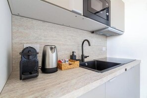 Private kitchen - Design Suite Centrale | Modern comfort just a stone's throw from Central Station (Milano)