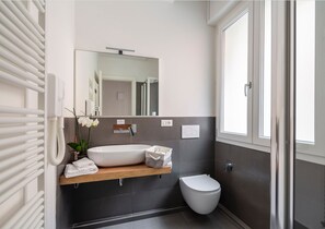 Basic Room | Bathroom - Strazzacappe Comfort Rooms by Wonderful Italy (Bologna)