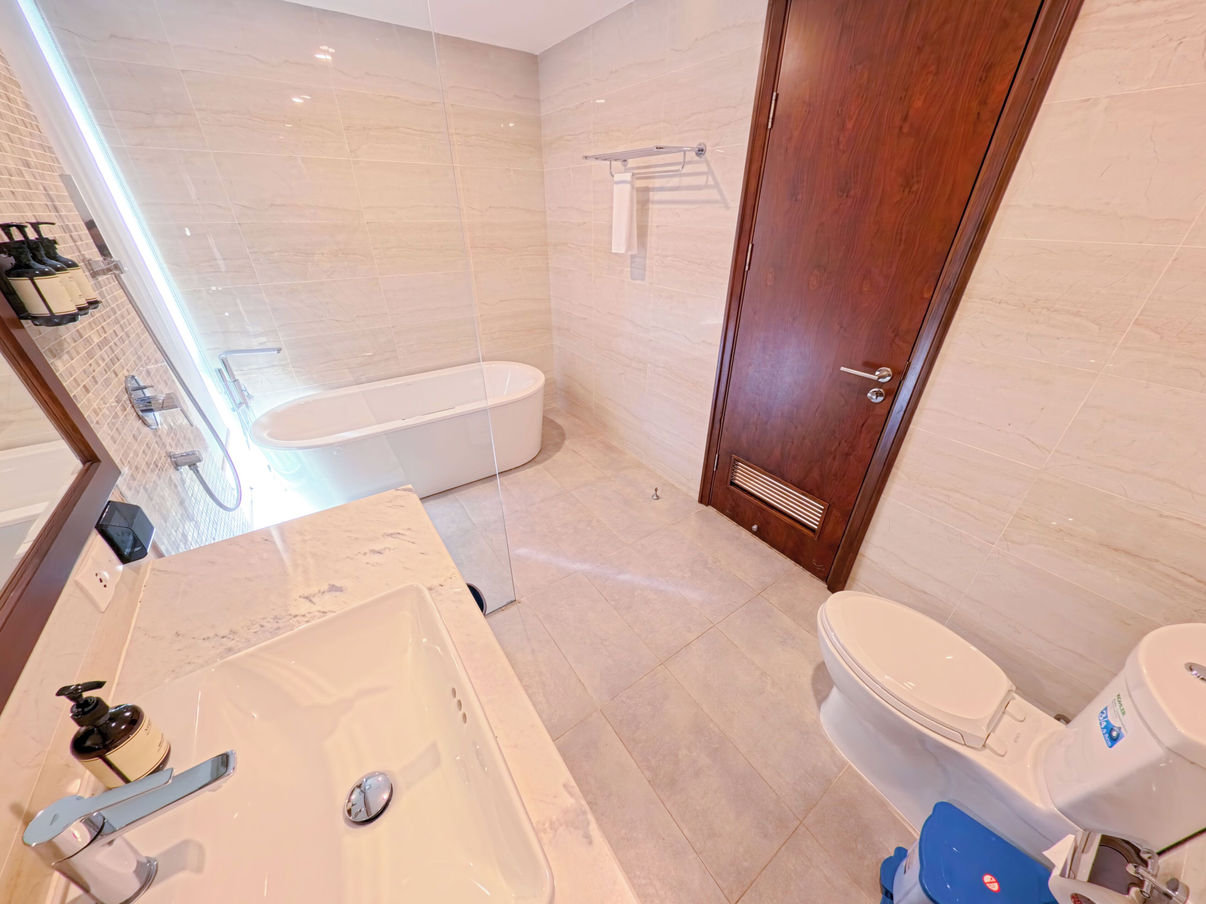 A bathroom with a bathtub, toilet, and sink.