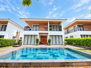 A modern two-story building with a swimming pool in front. - Sonasea Villas Collection Long Beach Phu Quoc (Phu Quoc)
