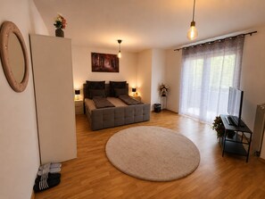 Room - Comfortable 2-Bedroom Apartment with Balcony – Fully Equipped for Relaxing Stay (Dresden)
