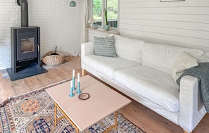 TV, fireplace - Lovely home in Jerup with WiFi (Jerup)