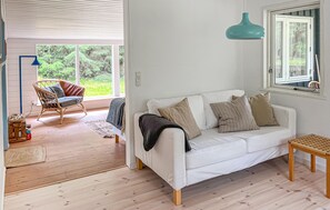 TV, fireplace - Lovely home in Jerup with WiFi (Jerup)