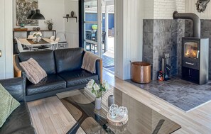 Smart TV, fireplace - 3 bedroom nice home in Hals (Hals)