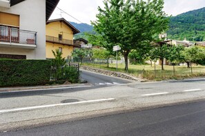 Property grounds - Studio Apartment 'Il Nido Di Quincod' with Mountain View (Quincod)