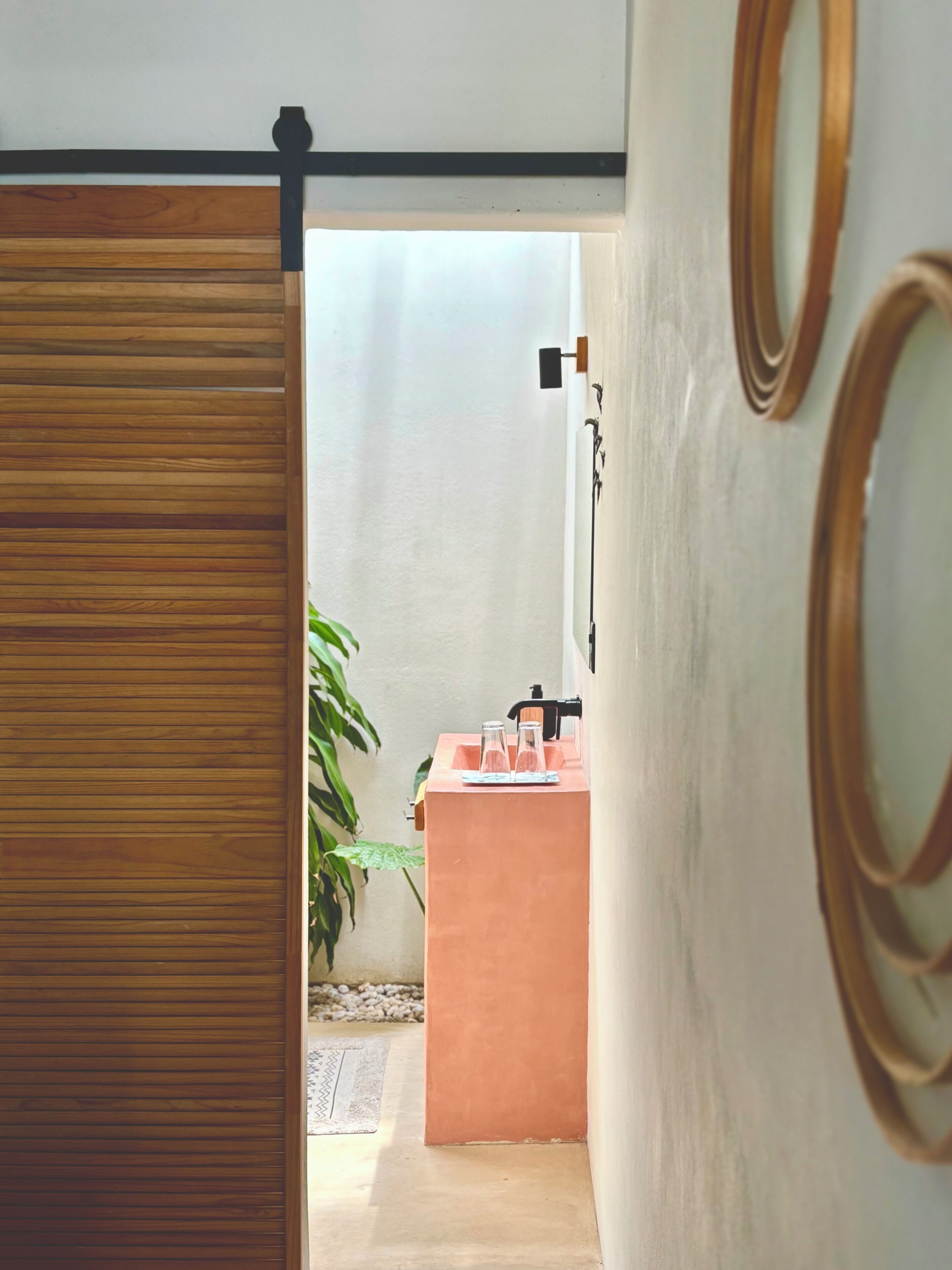 Habitación doble junior, vista a la alberca | Espacio para trabajar con laptop y wifi gratis 