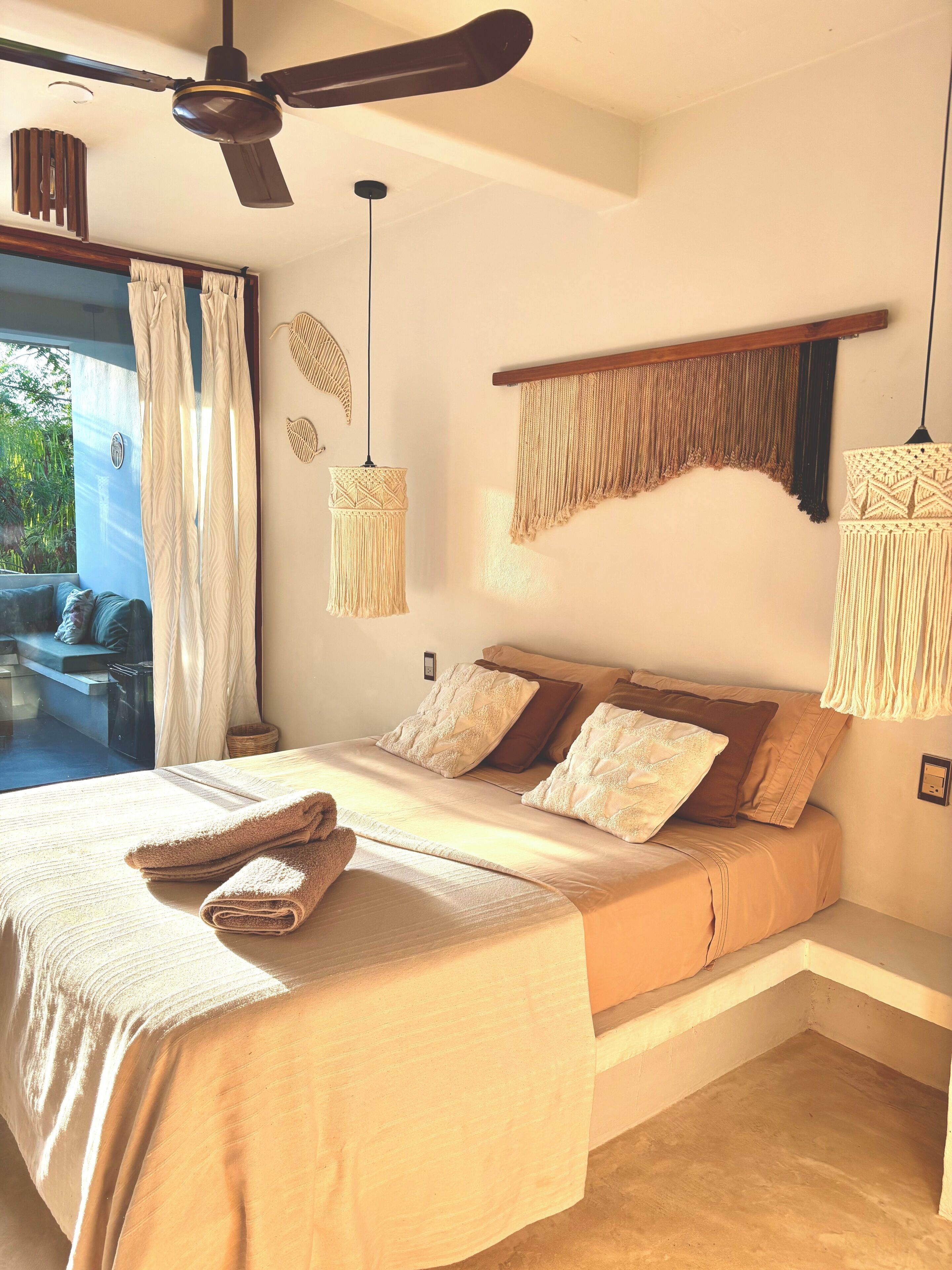 Habitación doble junior, vista a la alberca | Espacio para trabajar con laptop y wifi gratis 