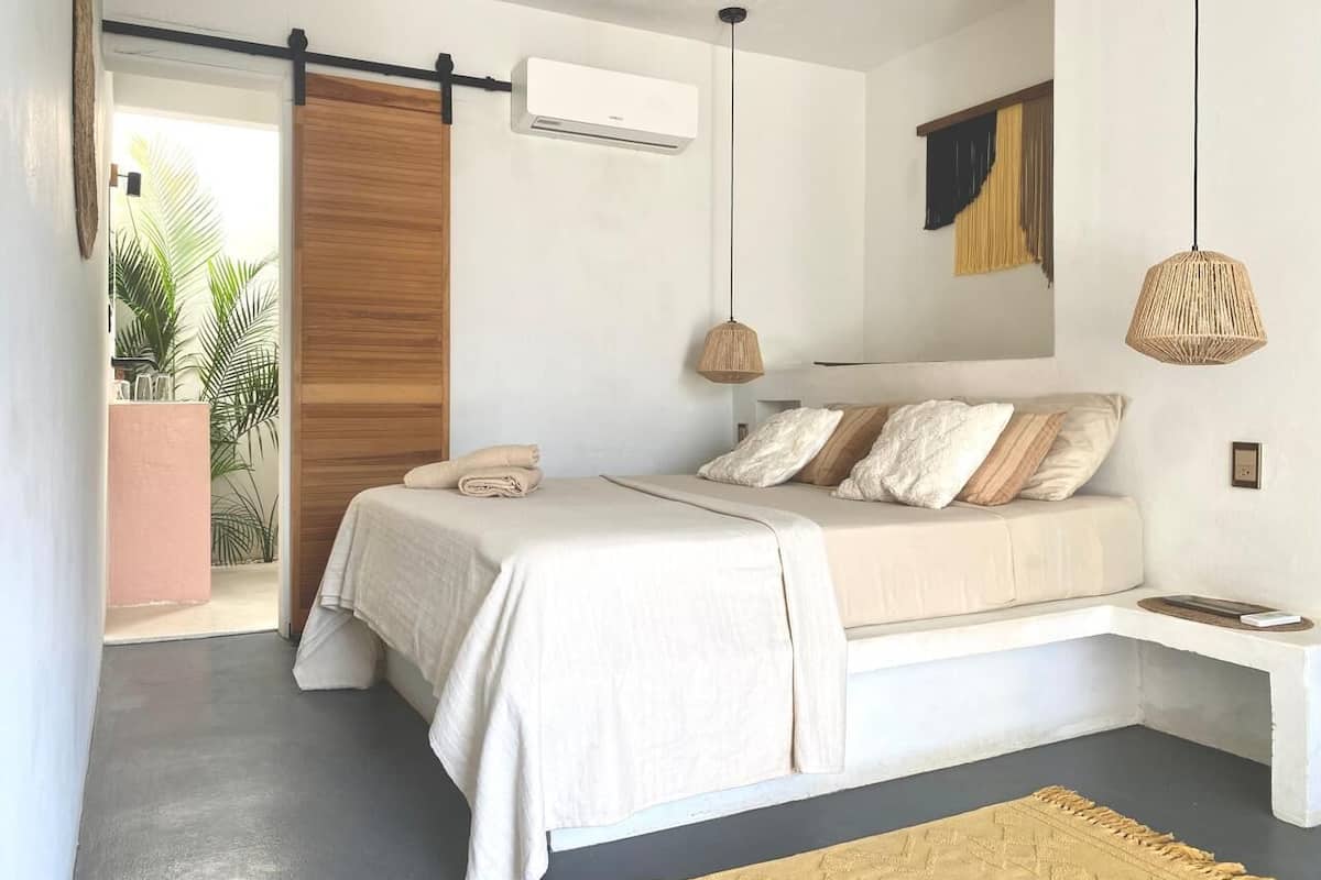 Comfort Double Room, Pool View | Ruang kerja komputer riba, Wi-fi percuma, dihias secara berasingan
