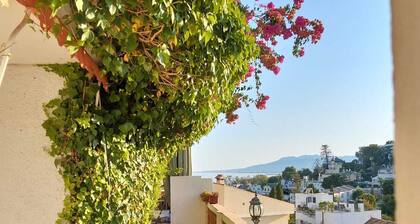 House in Pedregalejo, with a terrace overlooking the sea and an interior courtyard with a BBQ