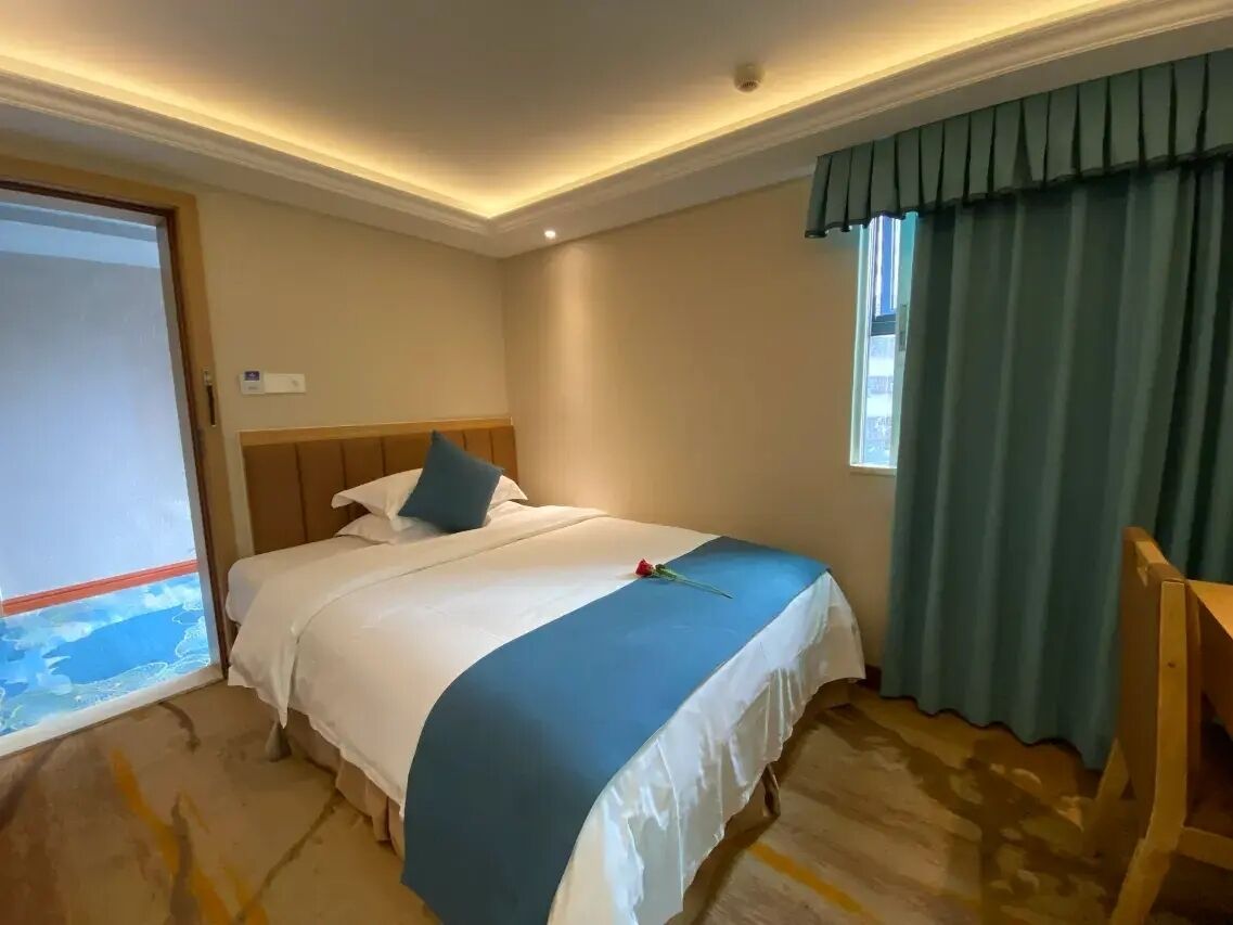 Habitación clásica doble, vistas a la ciudad | Escritorio y wifi gratis