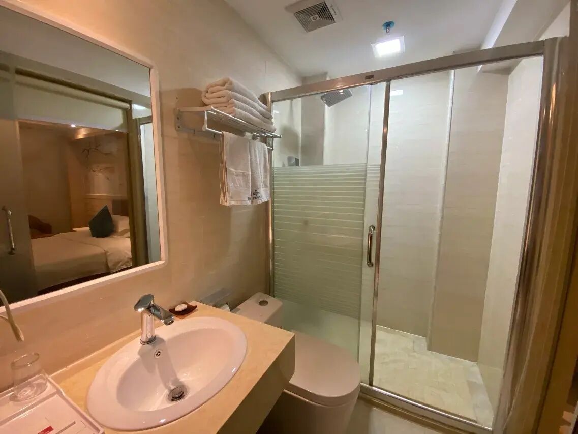 Deluxe Double Room, City View | Bathroom