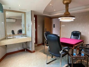 Luxury Studio Suite, City View | Interior - Taiyuan Business Hotel (Shenzhen)