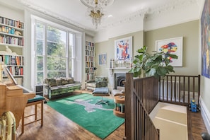 Interior - The Mid-Century Modern Maisonette, by Veeve (London)
