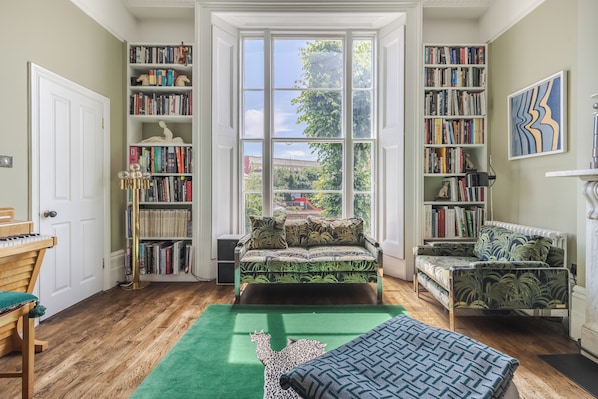 TV - The Mid-Century Modern Maisonette, by Veeve (London)