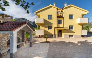 Exterior - Cozy apartment in Starigrad Paklenica with WiFi (Starigrad Paklenica)