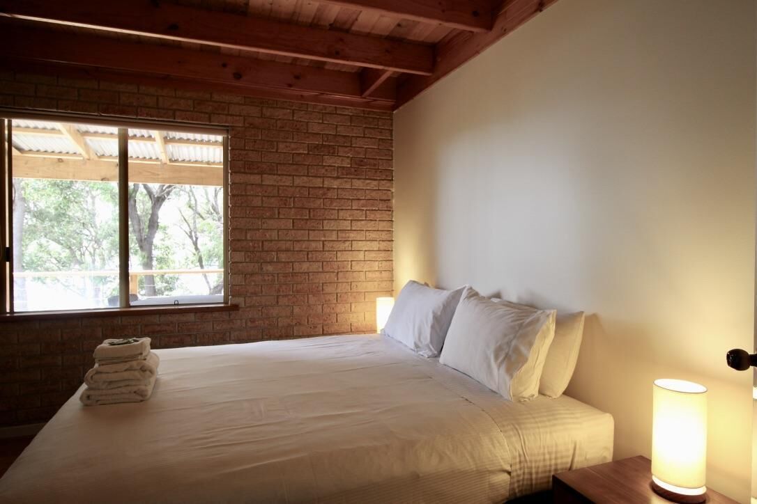 6 bedrooms, WiFi, bed sheets